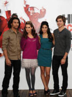 TQRHXWUBHPEFJJIBMHD - HIGH SCHOOL MUSICAL 3-MADRID PREMIERE