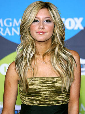 TXQVFHIDUNOMEOPMBJY - Ashley Tisdale