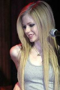 ana - 000000000000avril lavigne club cu poze - gata