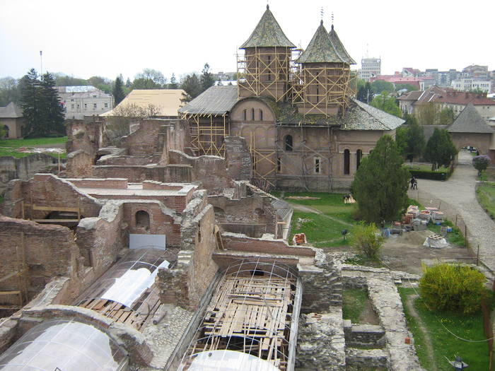 IMG_3824 - 2009-04-25 - prin Targoviste     Vulcana Bai      Sinaia          Cota 1400