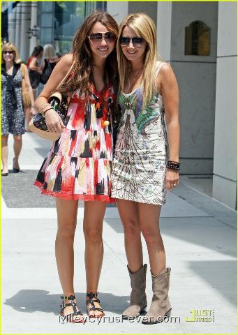 ashley-tisdale-miley-cyrus-04_1 - Imagini Ashley Tisdale