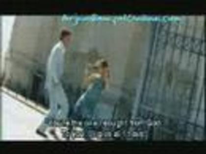 Pooja s Rahul danseaza s canta - VAADA-Cand dragostea ucide