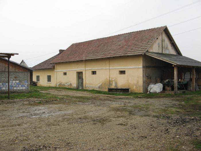 in 1928; constructie facuta de strabunicul in anul 1928
