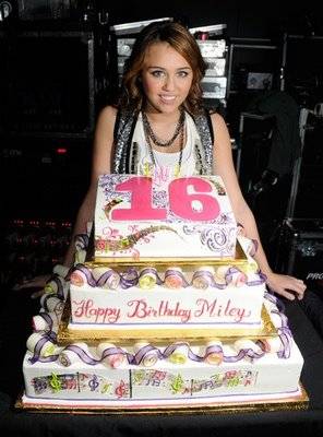 Miley-cyrus-birthday-cake - miley la cacatsi pisat