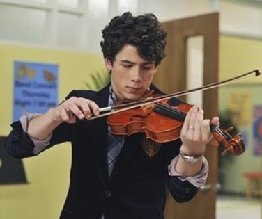 violin - I didin t know Nick sing to violin