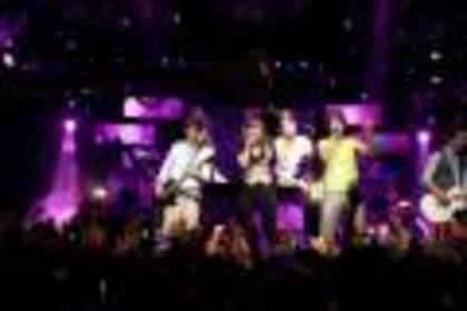 Jonas-Brothers-The-3D-Concert-Experience-1234983782