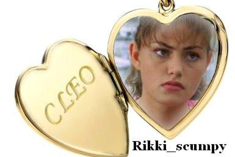 medalion CLEO - Cleo Sertori-Phoebe Tonkin