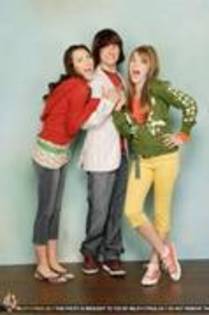 QYNJCXBBPJHILOKNTAH - CE-VA SUPER CU HANNAH AND MILEY