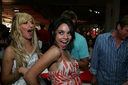 Ashley Tisdale Vanessa Hudgens ‘High School Musical 3? - poze cu ashley si vanessa