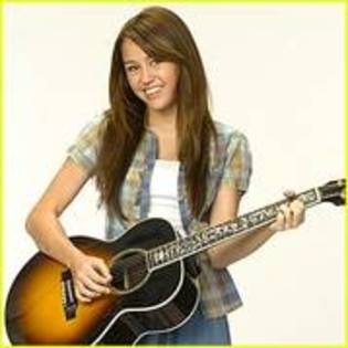 RGOZPZNVUMONHYHLCCT - miley cyrus - hannah montana