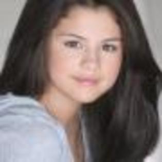 Selena_Gomez_1228936537_3 - cine vrea idul lui selena gomez il poate lua de aici