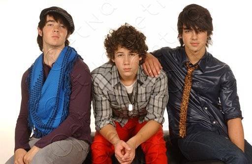 HVJAGACSDLFJVXMQWVR - Jonas Brothers Photoshotts