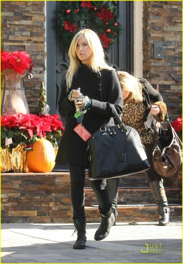 262a52e - Ashley Tisdale