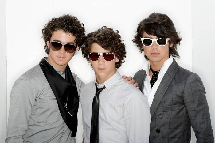 hq0088 - cateva poze cu jonas brothers si cu demi lovato