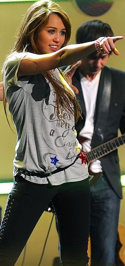 270px-Miley_Cyrus_at_Kids'_Inaugural_2_cropped_filtered - album pt biancamileysooperstar