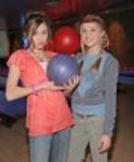 thumb_010 - miley si emily la bowling