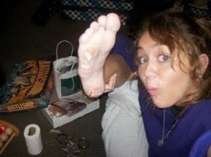 (16) - Miley Cyrus