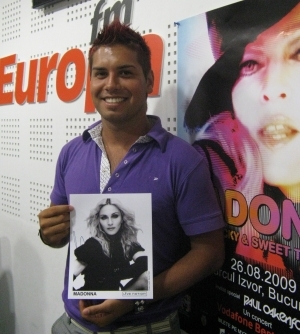 Lucian din Arad - Madonna- A dat un singur autograf in Romania