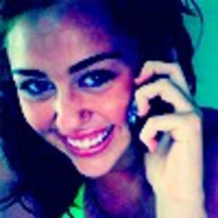 th_74 - miley cu telefonul