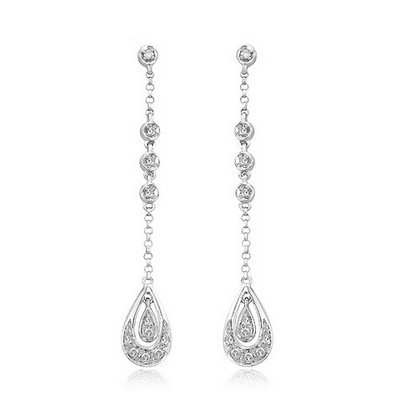 gold-diamond-earrings - Saree-uri pe care le poarta indiencele si accesorii
