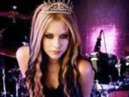 KBWACRYTVEOYQQBIGJW - Avril Lavigne