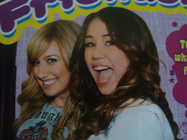 DSC02629 - Ashley Tisdale and Miley Cyrus