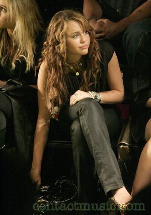 miley_cyrus_2125748[1]