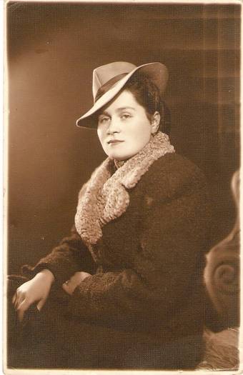scan0005; Mami la 18 ani. Sa-i dea D.zeu sanatate
