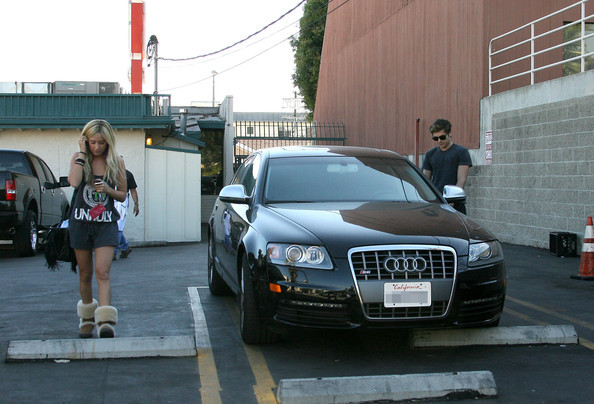 Zac+and+Ashley+grab+lunch+KNP48FiwI0Bl