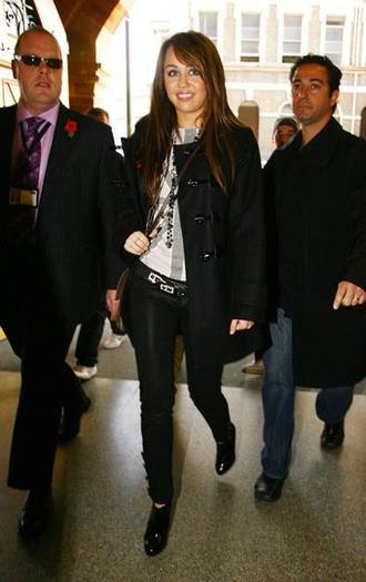 miley-cyrus-london-3