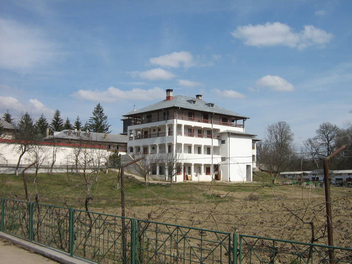 IMG_3454 - 2009-03-15 - Manastirea Balamuci -Sihastru