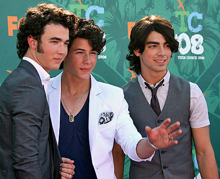 OSEDCODZRXTSYBTUGSP - Jonas Brothers