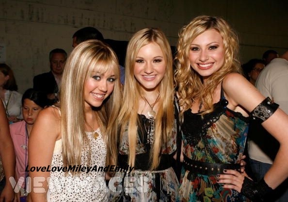 3473_miley aly and aj - Milezz