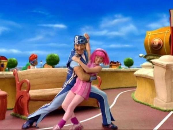 Julianna_Rose_Mauriello_1246685039_2 - Lazy Town