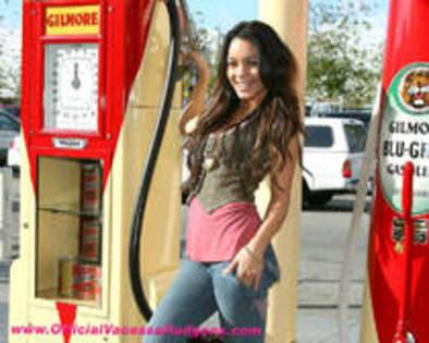 JSQRMVGNCOAZGRLHTAR - vanessa Hudgens Anne-10