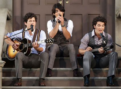 XJOLRROKZNCLVGMHKTM - Jonas Brothers Photoshotts