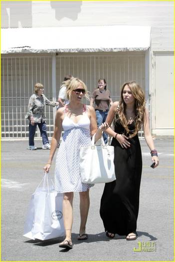 4zxkjb - Miley Cyrus