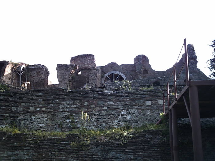 PICT0193 - 2006 poze la gemenea-manastirile cetatuia si dealu mare cetatea targovistei