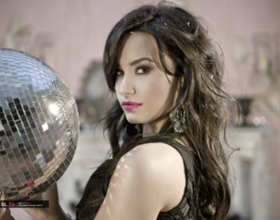 YEENRKOBZCSHYZCLALZ[1] - poze demi lovato NOI