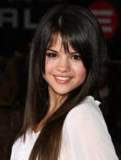 DISIAWCWONPIXLFCGBI - Aici va arat cat de mult o iubesc pe Selena Gomez