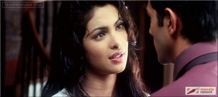 Nichkil o intreaba pe Simar daca erau in pragul divortului.ea se preface