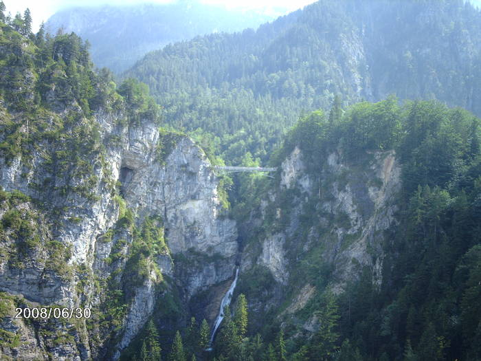 IMG_1661; PODUL MARIENBROCK, LA 92 M DEASUPRA CASCADEI, DE UNDE SE VEDE CASTELUL NEUSCHWANSTEIN
