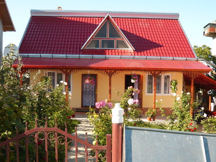 P1010274; O casa frumoasa in Baltatesti
