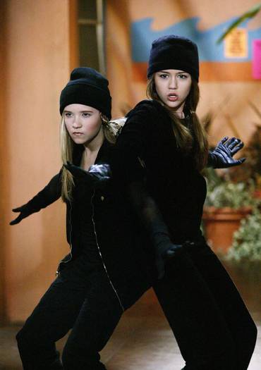 3 - Miley Cyrus si Emily Osment