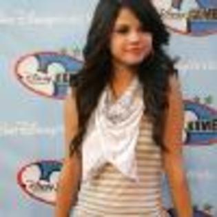 jPY3Hs806074-01 - SELENA GOMEZ