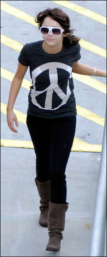 miley-cyrus_COM-peace-2008jan31 - al 4 lea stil