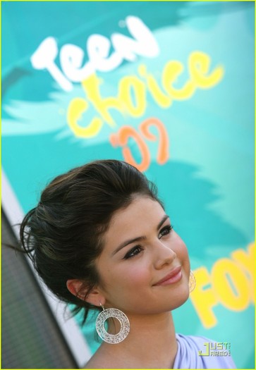 selena-gomez-teen-choice-awards-2009-15[1] - Selena Gomez pozeaza