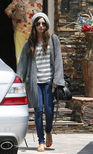 ashley-tisdale-europa-04 - ASHLEY TISDALE