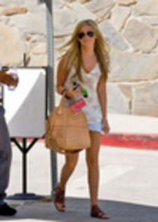 thumb_010 - ASHLEY TISDALE 23 SEPTEMBRIE 2009