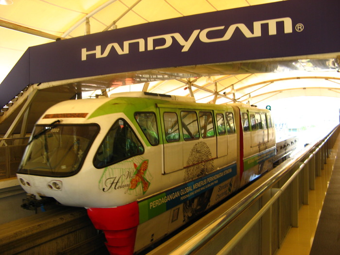 Monorail la ei se cheama Monorel
